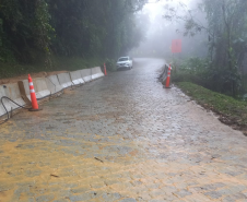 Estrada da Graciosa, limpeza e reparos sendo concluídos