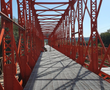 Instalação de defensas metálicas na ponte do Rio da Várzea