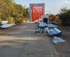 Instalação de defensas metálicas na ponte do Rio da Várzea