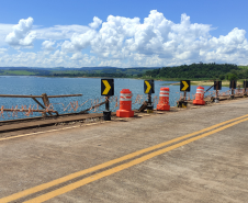 Ponte Rio Itararé - Represa de Chavantes PR-218 em Carlópolis - dano causado por acidente