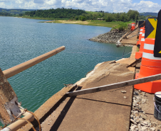 Ponte Rio Itararé - Represa de Chavantes PR-218 em Carlópolis - dano causado por acidente