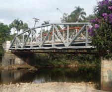 Ponte sobre o Rio Nhundiaquara em obras