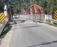 Ponte sobre o Rio Nhundiaquara em obras