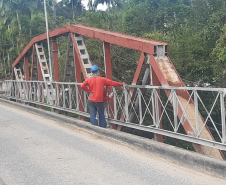 Ponte sobre o Rio Nhundiaquara em obras