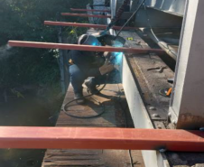 Serviços na ponte sobre o Rio Nhundiaquara em Porto de Cima, Morretes