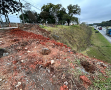 Fundação das novas calçadas do viaduto da Rua Newton Laporte