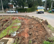 Fundação das novas calçadas do viaduto da Rua Newton Laporte