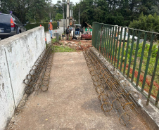 Fundação das novas calçadas do viaduto da Rua Newton Laporte