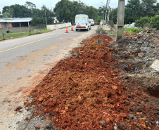 Fundação das novas calçadas do viaduto da Rua Newton Laporte