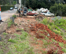 Fundação das novas calçadas do viaduto da Rua Newton Laporte