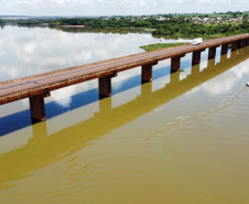 Ponte bloqueada entre Paraná e São Paulo