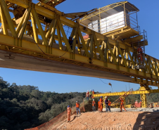 Transporte e lançamento de vigas nas pontes 04