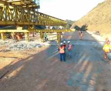 Transporte e lançamento de vigas nas pontes 04