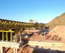 Transporte e lançamento de vigas nas pontes 04