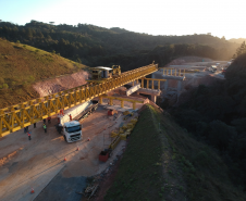 Transporte e lançamento de vigas nas pontes 04