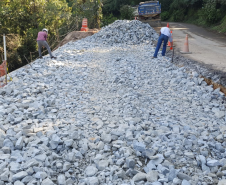 Km 7 da Estrada da Graciosa com serviços em andamento