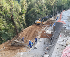 Km 7 da Estrada da Graciosa com serviços em andamento