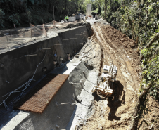 Km 7 da Estrada da Graciosa com serviços em andamento