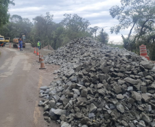 Km 7 da Estrada da Graciosa com serviços em andamento