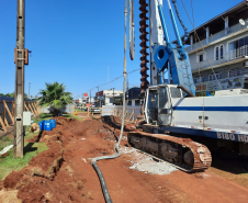 Perfuração e estacas da fundação dos novos viadutos de Sarandi