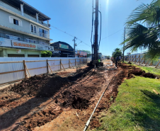 Perfuração e estacas da fundação dos novos viadutos de Sarandi