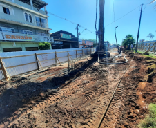 Perfuração e estacas da fundação dos novos viadutos de Sarandi