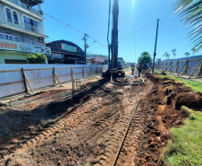 Perfuração e estacas da fundação dos novos viadutos de Sarandi