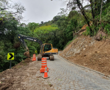 Serviços de recuperação emergencial da Estrada da Graciosa no km 11+600