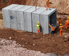 Lançamento das peças de concreto das galerias