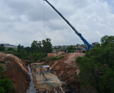 Lançamento das peças de concreto das galerias