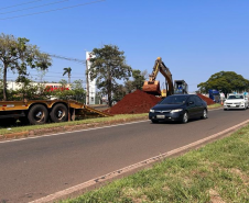 Sondagens e coleta de amostra de solo no local do futuro viaduto