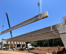 Lançamento de vigas em viadudo da BR-469