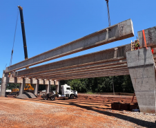 Lançamento de vigas em viadudo da BR-469