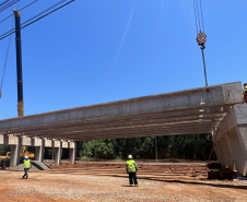 Lançamento de vigas em viadudo da BR-469