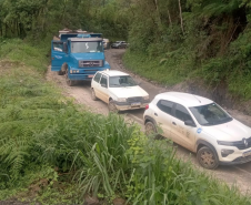 PR-090 em Campo Largo, queda de barreira sendo resolvida