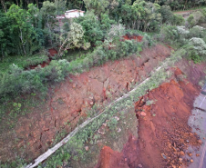 PR-239 em Pitanga, danos de grande porte no talude da rodovia