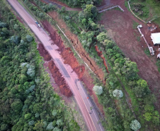 PR-239 em Pitanga, danos de grande porte no talude da rodovia