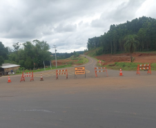 PR-239 em Pitanga, sinalização do bloqueio e do local em obras