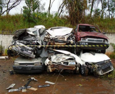 Sucatas no pátio do BPRv em Arapoti