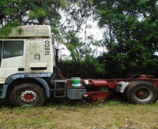 Sucatas no pátio do BPRv em Arapoti - caminhão Iveco, sucata mais valiosa do leilão