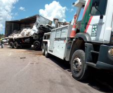 Guinchos do DER/PR atuando na BR-277 entre Curitiba e Guarapuava