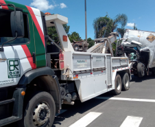 Guinchos do DER/PR atuando na BR-277 entre Curitiba e Guarapuava