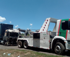 Guinchos do DER/PR atuando na BR-277 entre Curitiba e Guarapuava