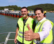 Chegada da balsa Perpetuar à baía de Guaratuba