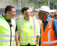 Chegada da balsa Perpetuar à baía de Guaratuba