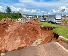 Obra de recuperação emergencial da PR-323 em Umuarama; visita técnica