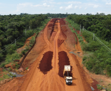 Execução de Execução de serviços de terraplenagem em trecho da Linha geral