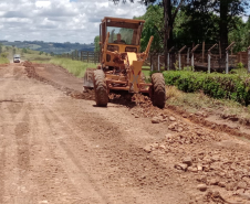 Serviços de conservação não-pavimentada na PR-151 entre Sengés e São José da Boa Vista