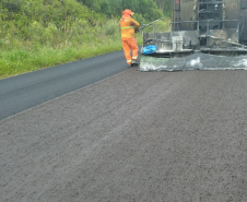 Serviços de conservação do pavimento na PR-438 entre Fernandes Pinheiro e Teixeira Soares