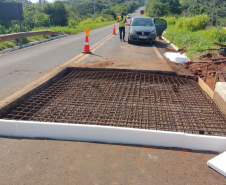 Obra de manutenção da ponte sobre o Rio Xambrê, na PR-490, em Iporã